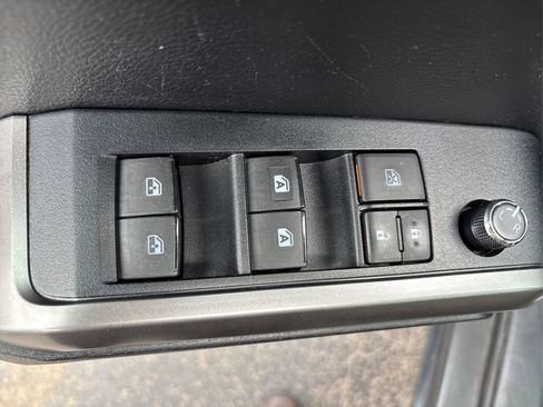 Used 2017 Toyota Tacoma Limited image 36