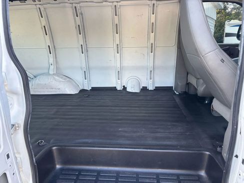 Used 2021 Chevrolet Express 2500 w/ Driver Convenience Package image 12