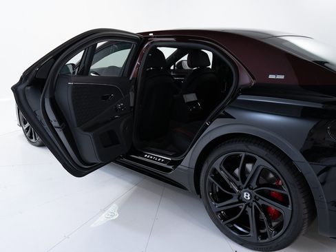 Certified 2025 Bentley Flying Spur Plug-In Hybrid image 20