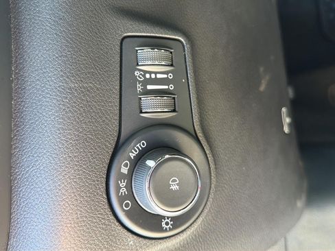Used 2025 Jeep Compass Trailhawk AWD/4WD image 14