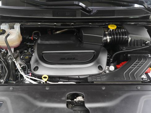 Used 2024 Chrysler Pacifica Limited image 28