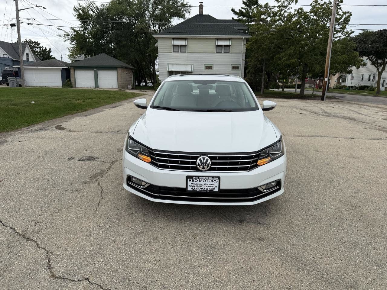 Used 2016 Volkswagen Passat 1.8T SE FWD image 2