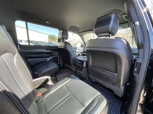 Certified 2024 Jeep Wagoneer Series III image 50