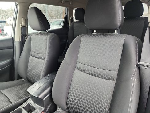 Used 2018 Nissan Rogue SV w/ Premium Package image 22