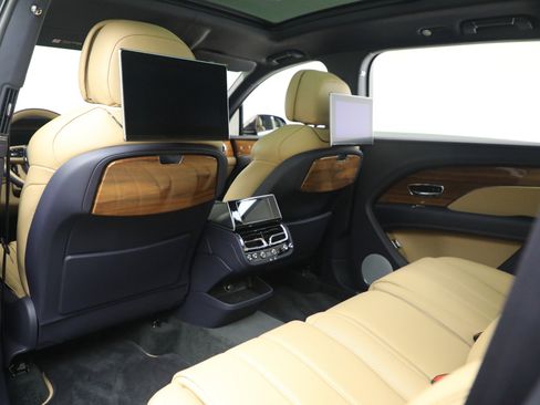 Certified 2024 Bentley Bentayga Extended Wheelbase image 18