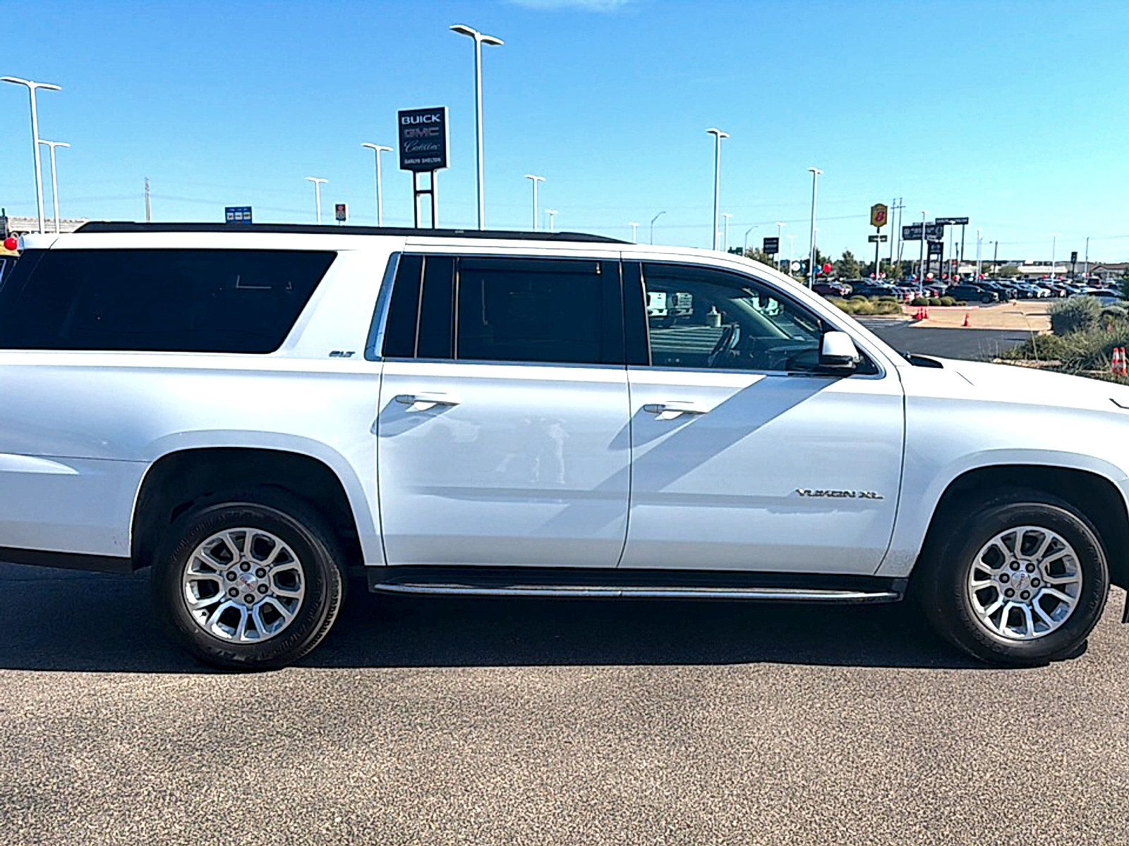 Used 2020 GMC Yukon XL SLT AWD/4WD image 5