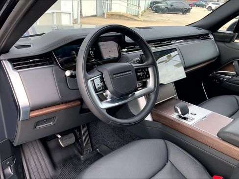 Used 2025 Land Rover Range Rover SE AWD/4WD image 18
