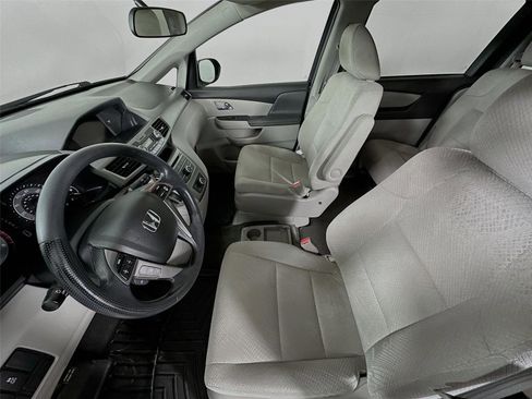Used 2015 Honda Odyssey LX image 11