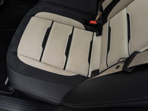 Used 2025 Mercedes-Benz GLE 53 AMG 4MATIC image 28