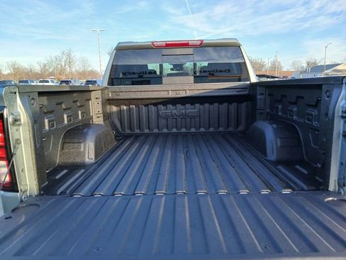New 2026 GMC Sierra 1500 SLE image 17