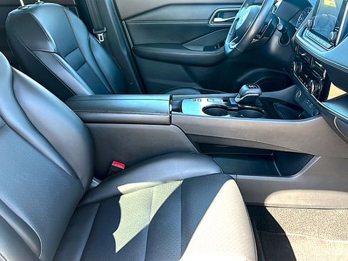 Used 2021 Nissan Rogue SV w/ Premium Package FWD image 24