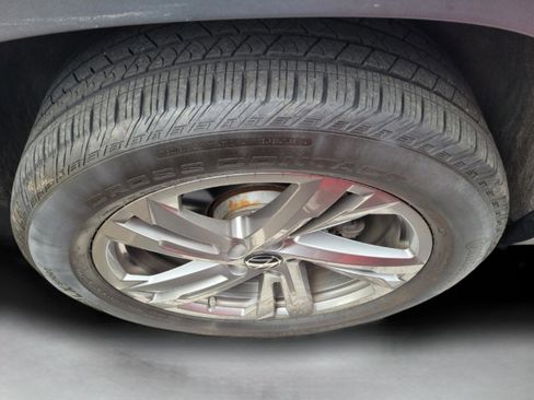 Used 2024 Volkswagen Atlas Cross Sport SEL R-Line image 11