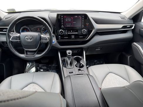 Used 2022 Toyota Highlander Bronze Edition AWD/4WD image 13