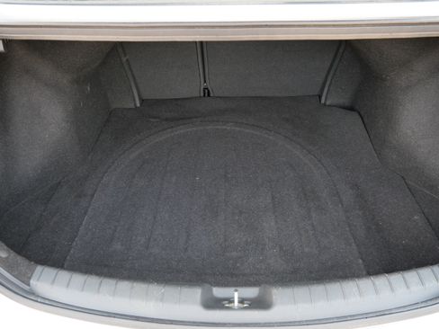 Used 2017 Hyundai Elantra Limited FWD image 18