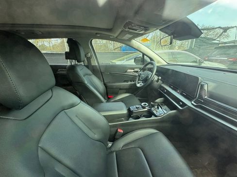 Used 2024 Kia Sportage EX w/ EX Premium Package image 3