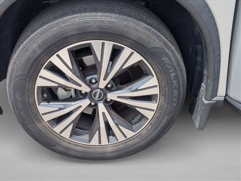 Used 2023 Nissan Rogue SV FWD image 11