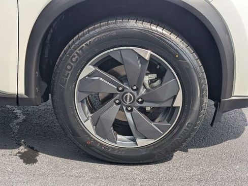 Used 2024 Nissan Rogue SV AWD/4WD image 14