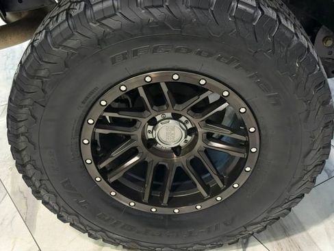 Used 2019 Jeep Wrangler Unlimited Sahara AWD/4WD image 28