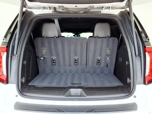 Used 2023 GMC Yukon SLT RWD image 10