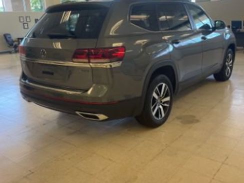 Used 2023 Volkswagen Atlas SE AWD/4WD image 4