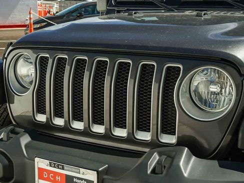 Used 2020 Jeep Wrangler Unlimited Sahara w/ Uconnect 4C Nav & Sound Group AWD/4WD image 11