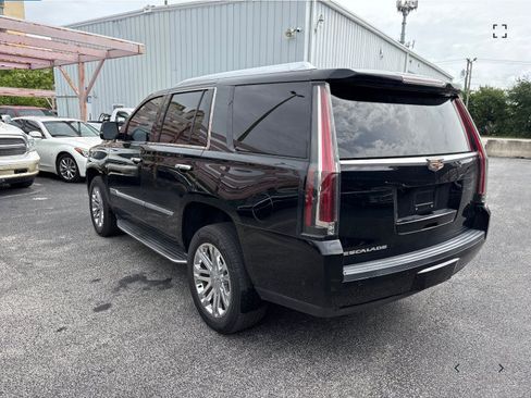Used 2018 Cadillac Escalade 2WD image 2