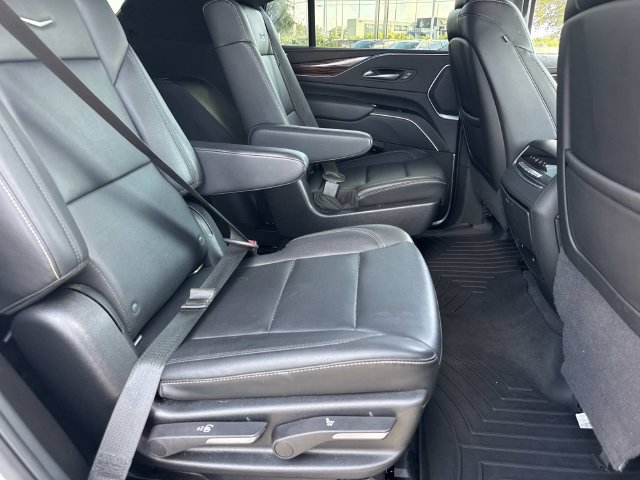 Used 2022 Cadillac Escalade Luxury RWD image 11