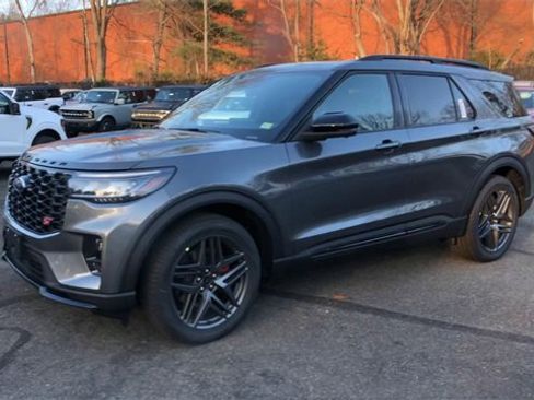 Used 2025 Ford Explorer ST image 7