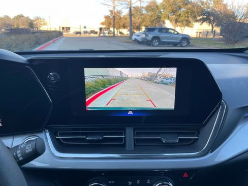 Used 2025 Chevrolet Trax LT image 27