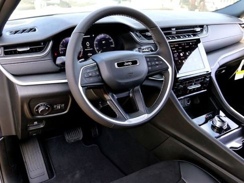 New 2025 Jeep Grand Cherokee L Altitude image 8