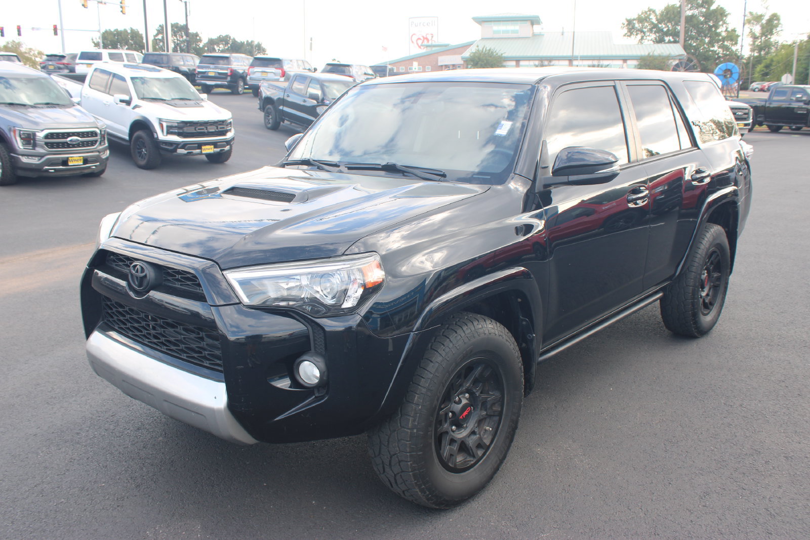 Used 2019 Toyota 4Runner TRD Off-Road Premium AWD/4WD image 4