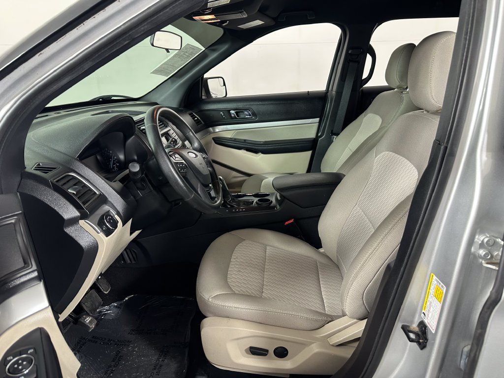 Used 2019 Ford Explorer FWD image 12