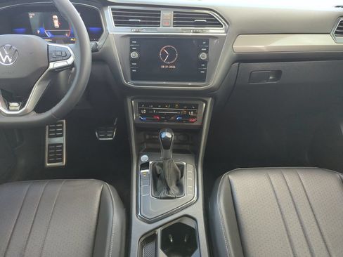 Used 2023 Volkswagen Tiguan SE R-Line FWD image 25