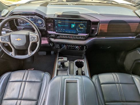 Used 2022 Chevrolet Silverado 1500 High Country w/ Technology Package AWD/4WD image 16