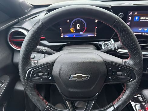 Used 2024 Chevrolet Trax RS w/ Sunroof Package image 20