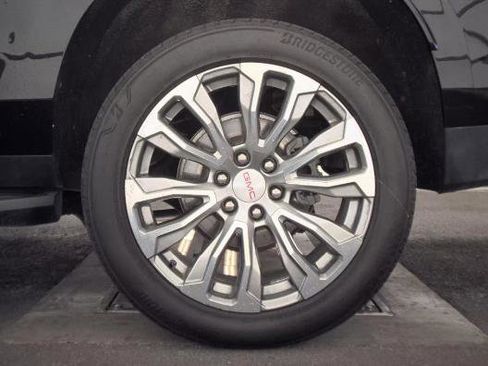 Used 2022 GMC Yukon XL Denali image 12