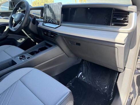 New 2026 Volkswagen Tiguan SE R-Line image 10