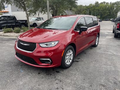 New 2026 Chrysler Pacifica Select