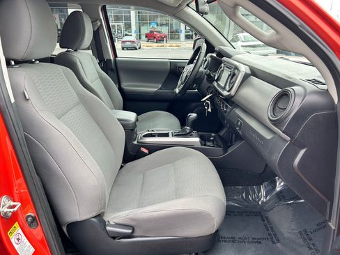 Used 2016 Toyota Tacoma SR5 w/ Towing Package image 28