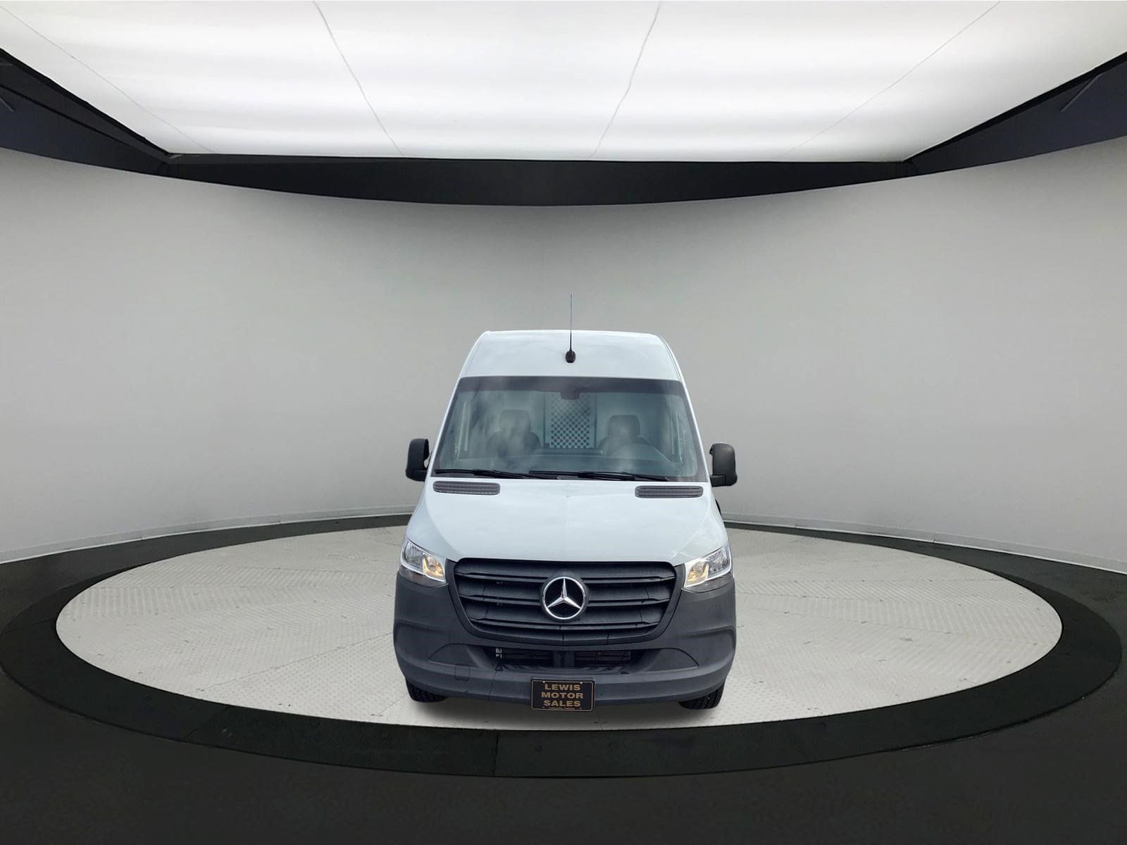 Used 2024 Mercedes-Benz Sprinter 2500 w/ Acoustic Package image 3
