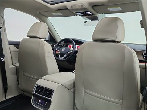 Used 2024 Volkswagen Atlas SEL Premium R-Line image 27