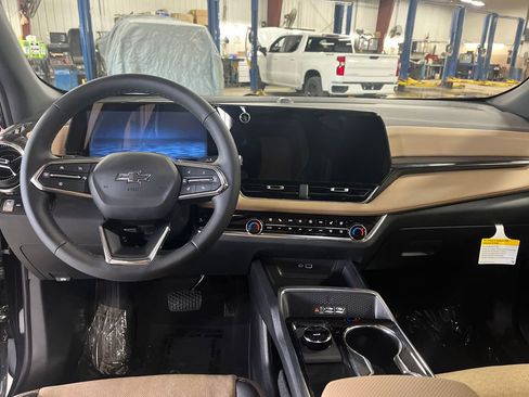 New 2026 Chevrolet Equinox ACTIV w/ Convenience Package III AWD/4WD image 12