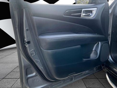 Used 2020 Nissan Pathfinder S image 18