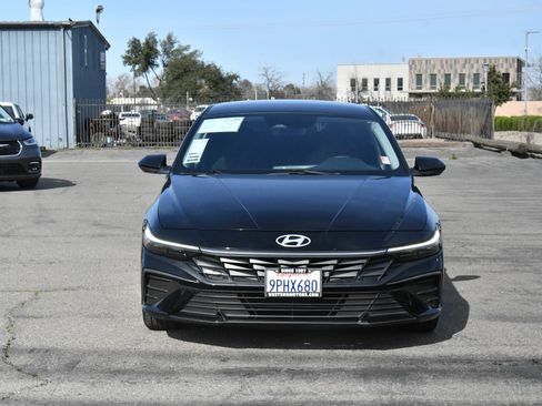 Used 2024 Hyundai Elantra SEL image 2