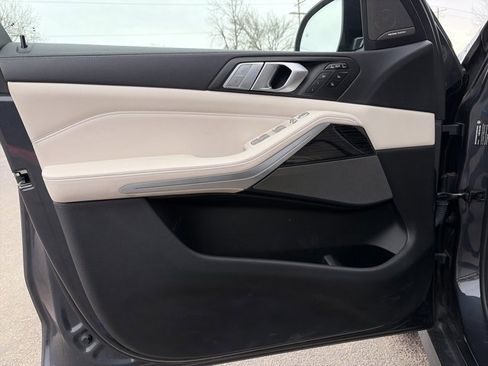 Used 2020 BMW X7 xDrive40i w/ M Sport Package image 21