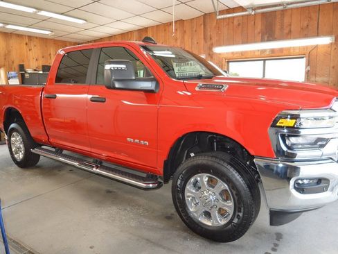 Used 2026 RAM 2500 Big Horn AWD/4WD image 3