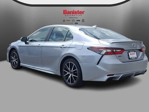 Used 2024 Toyota Camry SE FWD image 6