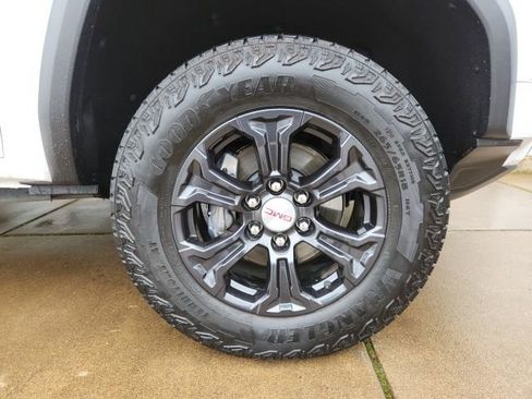 Used 2023 GMC Canyon Elevation w/ Convenience Package image 9