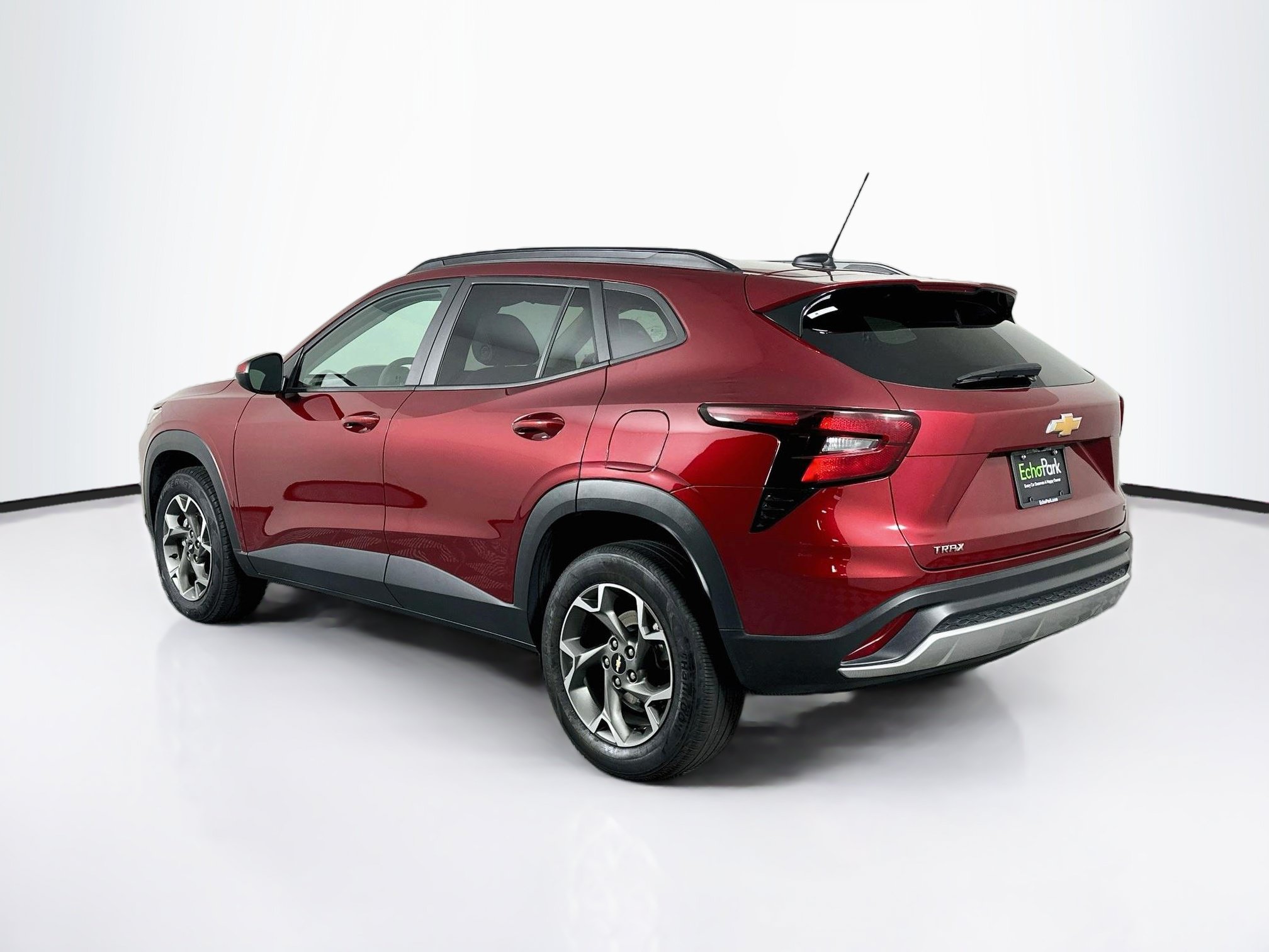 Used 2025 Chevrolet Trax LT FWD image 5