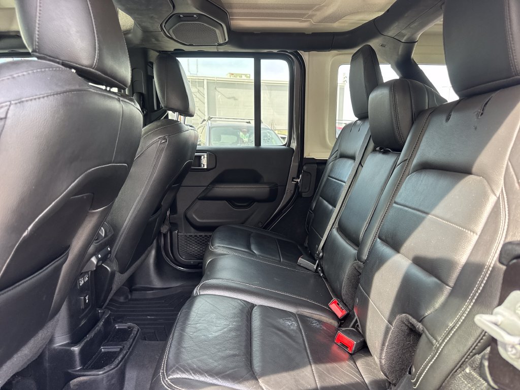 Used 2018 Jeep Wrangler Unlimited Sahara AWD/4WD image 11